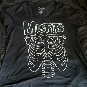 Torrid misfits tee!